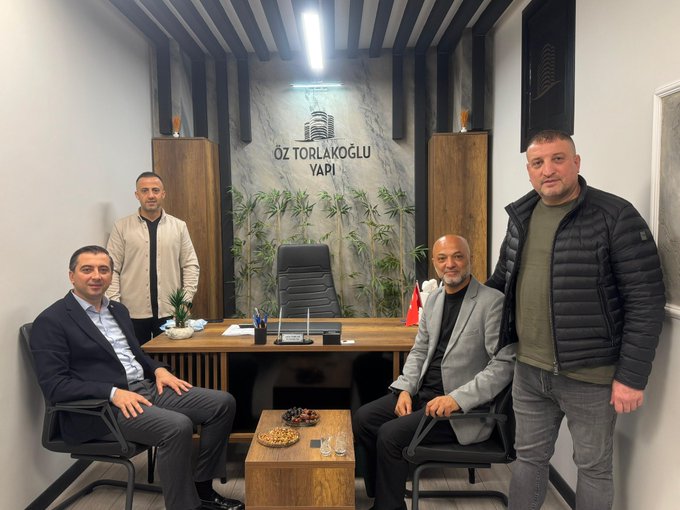 Gülbahar Mahallesi sakinlerinden Oğuzhan Kahraman’ı umre dönüşü ziyaret