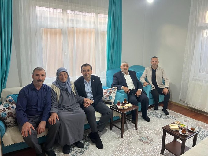 Mecidiyeköy Mahallesi sakinlerinden Erdal Arpaslan’ın vefat eden kıymetli eşi için taziye ziyareti