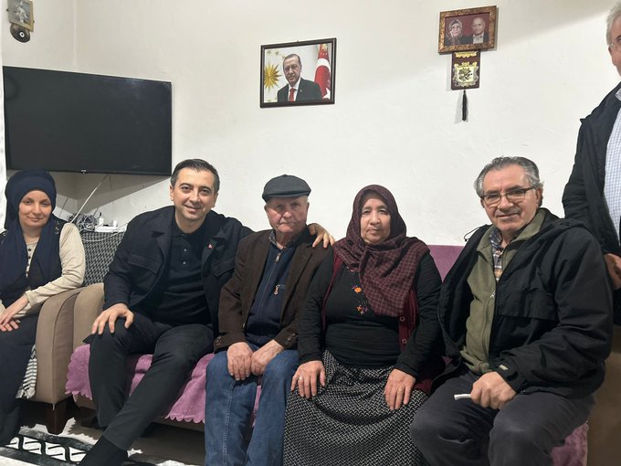 Hakkı Topçu ve ailesini hanelerinde ziyaret