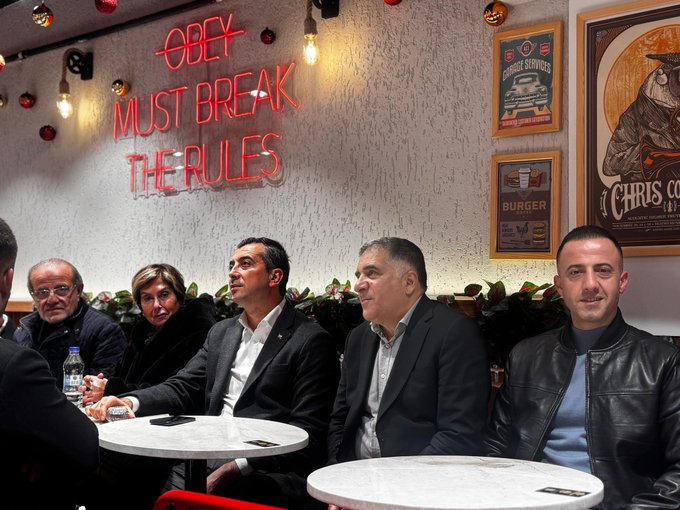 Golden Fingers işletmesinin açılış programı