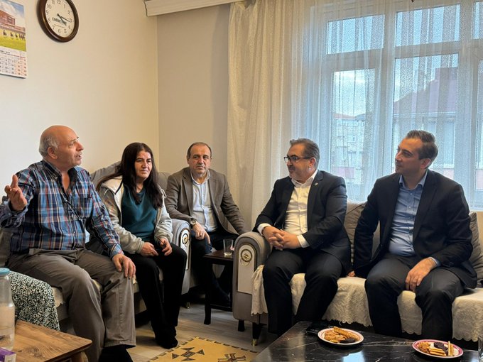 Mahmut Şevket Paşa mahalle sakinlerimizden kıymetli Muharrem Güler’i hanesinde ziyaret